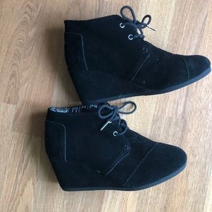 TOMS wedges